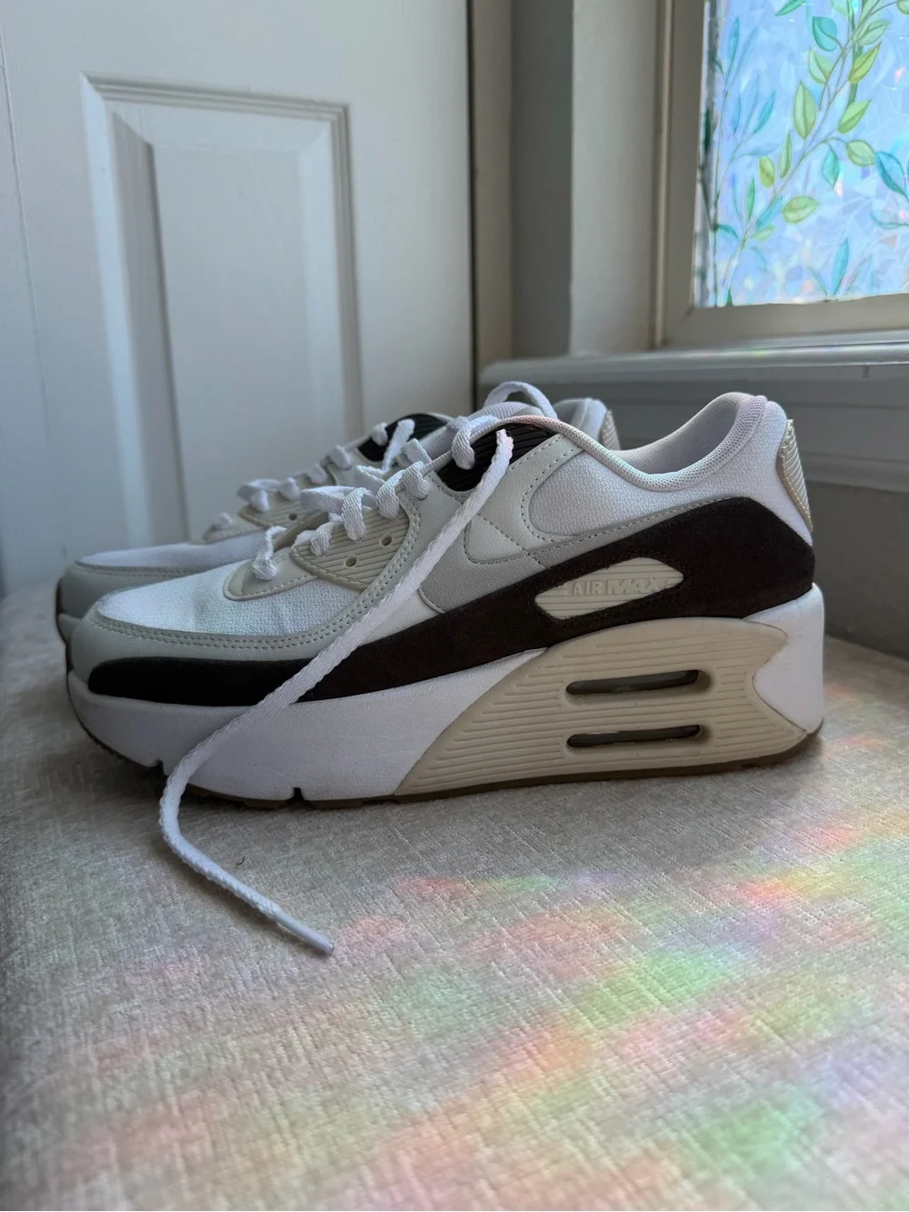Nike Women’s Air Max 90 LV8 in White/Baroque Brown/Light Orewood Size 9